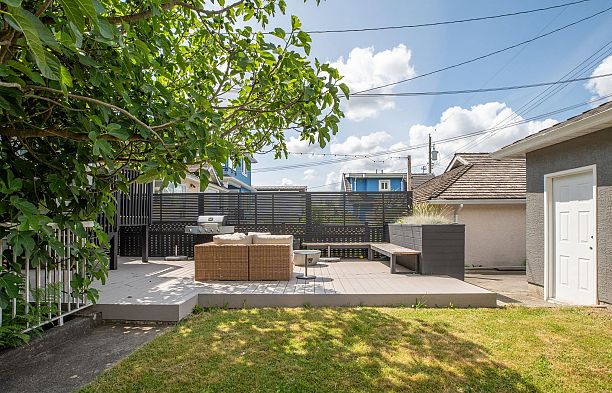 5921 Ontario Street Oakridge VW