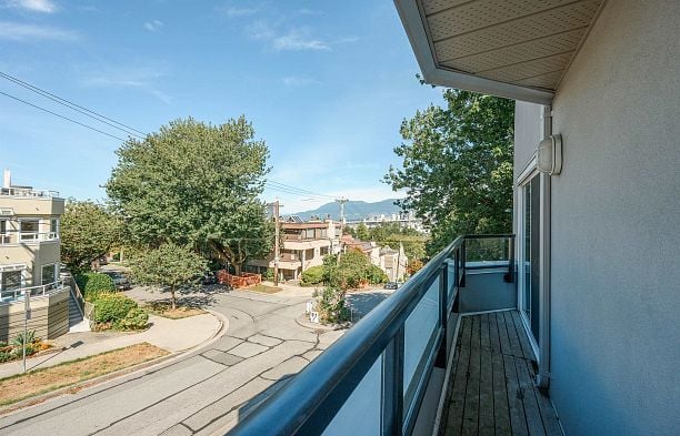 21 1182 W 7th Avenue Fairview VW