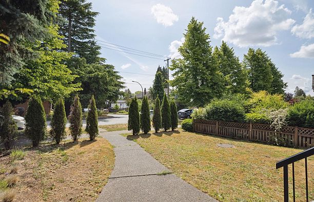 5921 Ontario Street Oakridge VW