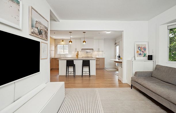 5921 Ontario Street Oakridge VW