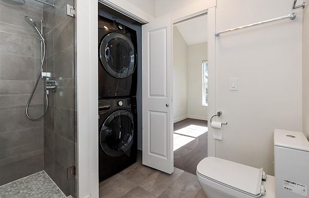 765 W 42nd Avenue Oakridge VW