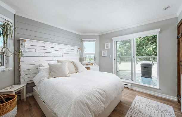 21 1182 W 7th Avenue Fairview VW