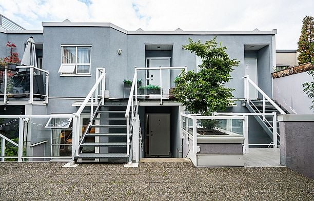 2 973 W 7th Avenue Fairview VW