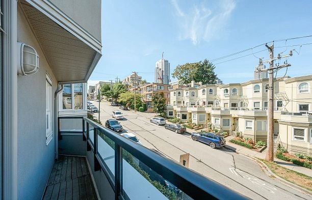 21 1182 W 7th Avenue Fairview VW