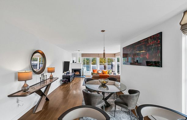 2243 Oak Street Fairview VW