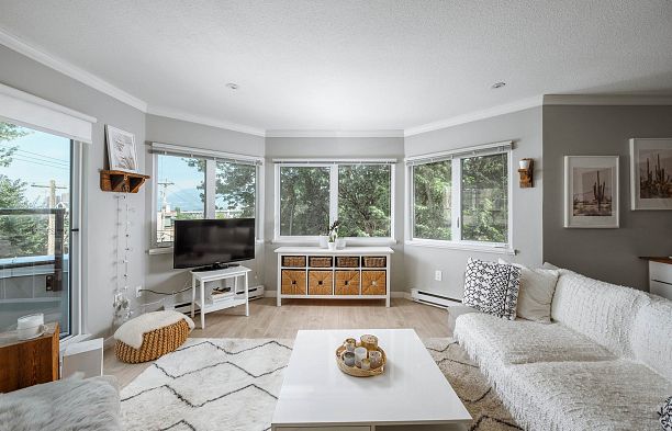 21 1182 W 7th Avenue Fairview VW