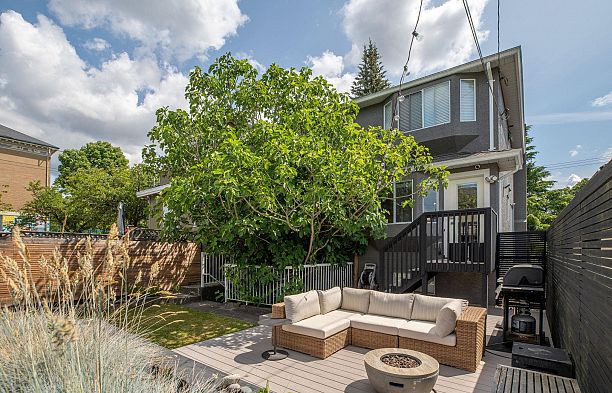 5921 Ontario Street Oakridge VW