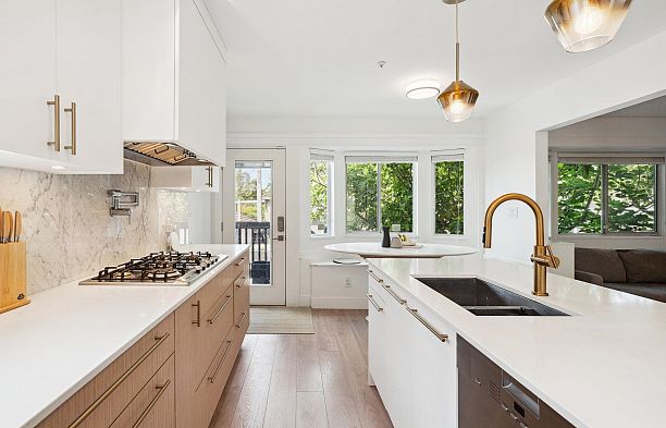 5921 Ontario Street Oakridge VW