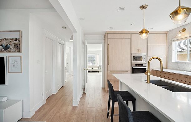 5921 Ontario Street Oakridge VW