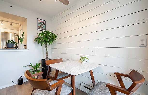 2 973 W 7th Avenue Fairview VW