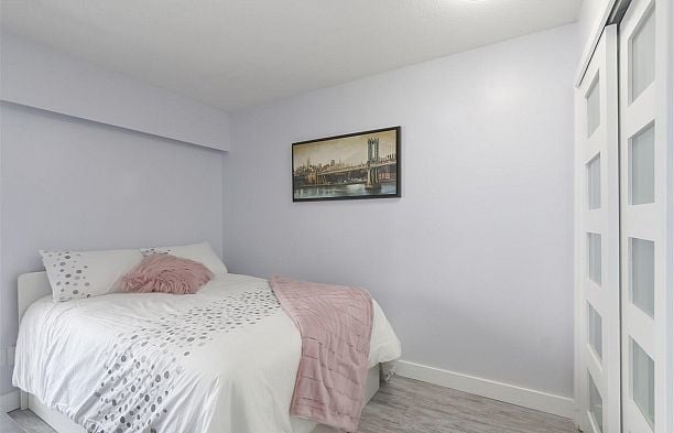 303 1717 W 13th Avenue Fairview VW