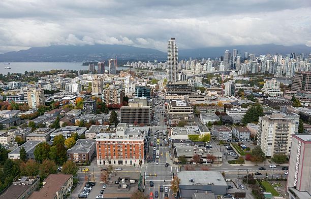 303 1717 W 13th Avenue Fairview VW