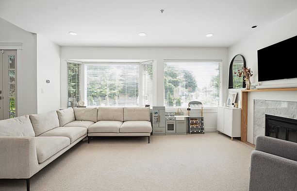 5921 Ontario Street Oakridge VW