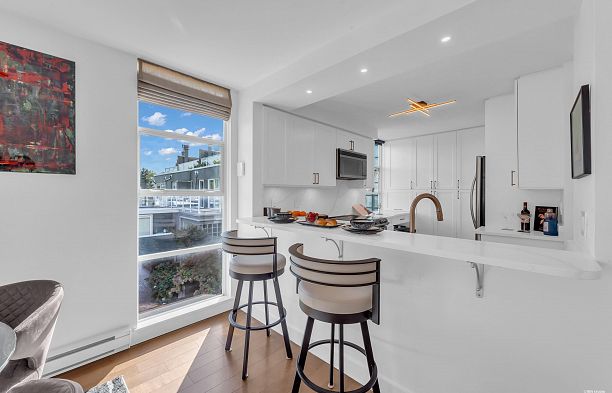 2243 Oak Street Fairview VW