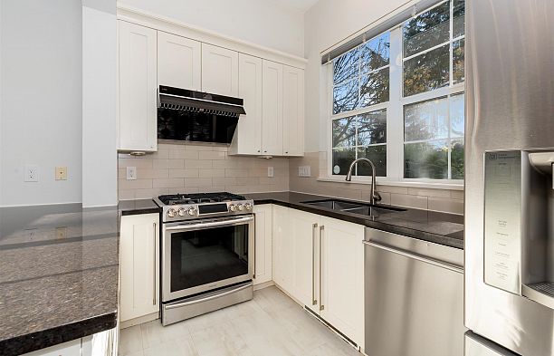 765 W 42nd Avenue Oakridge VW