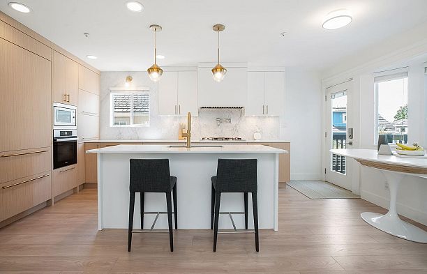 5921 Ontario Street Oakridge VW