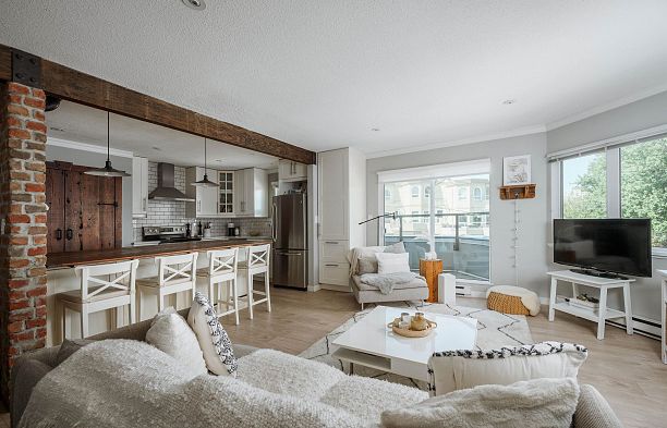 21 1182 W 7th Avenue Fairview VW