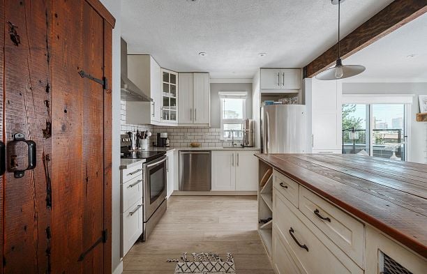 21 1182 W 7th Avenue Fairview VW