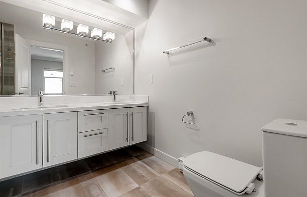 765 W 42nd Avenue Oakridge VW