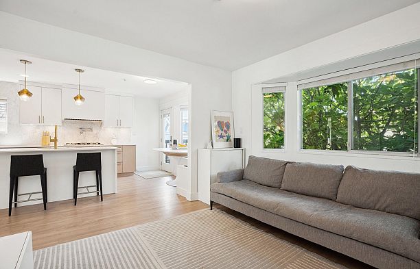 5921 Ontario Street Oakridge VW