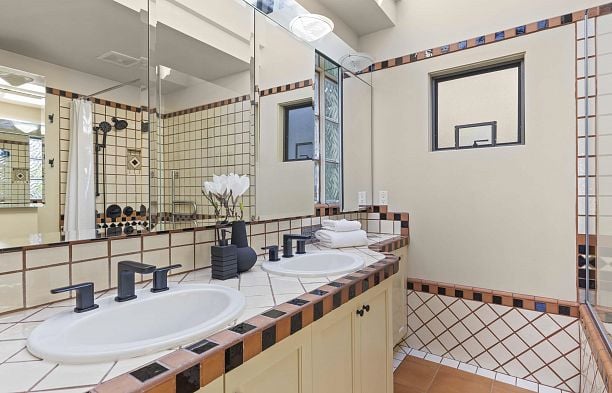 5012 Maple Street Quilchena