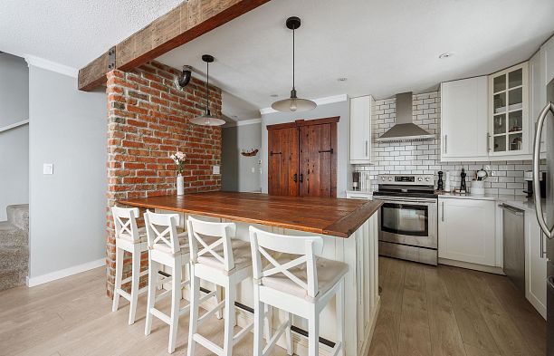 21 1182 W 7th Avenue Fairview VW