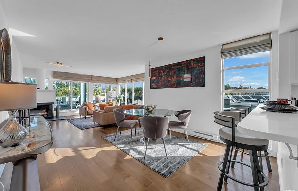 2243 Oak Street Fairview VW