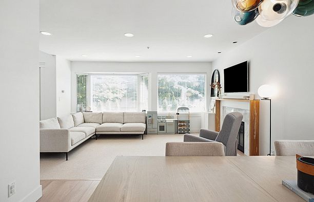 5921 Ontario Street Oakridge VW