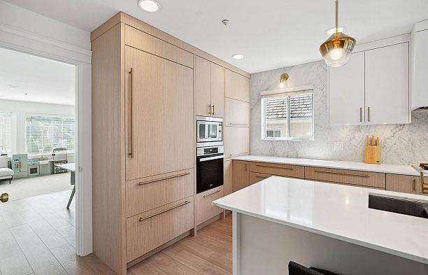 5921 Ontario Street Oakridge VW