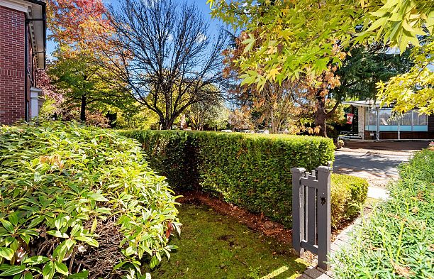 765 W 42nd Avenue Oakridge VW