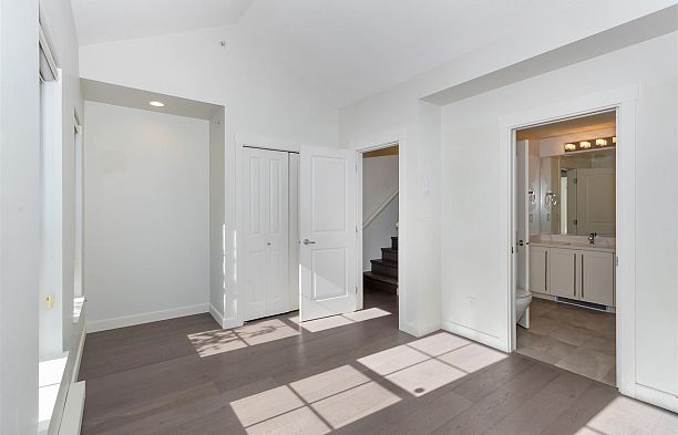 765 W 42nd Avenue Oakridge VW