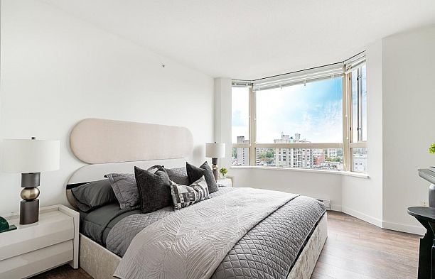 1102 1316 W 11th Avenue Fairview VW