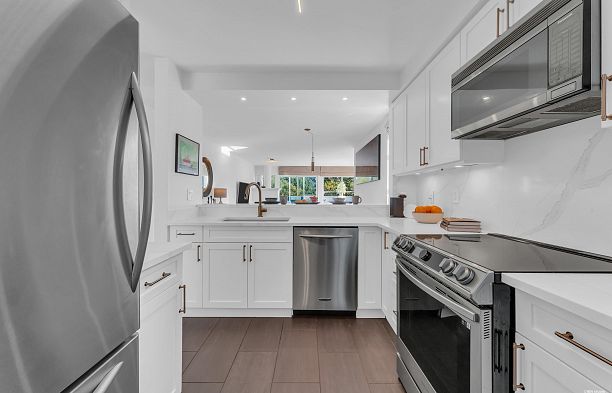 2243 Oak Street Fairview VW