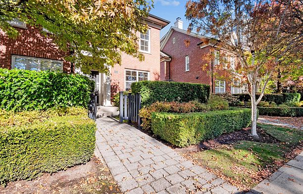 765 W 42nd Avenue Oakridge VW