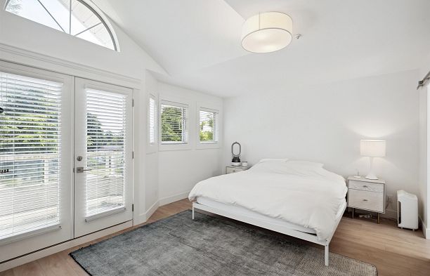 5921 Ontario Street Oakridge VW