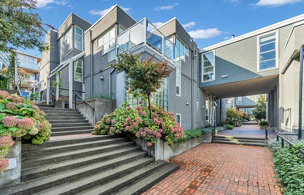 2243 Oak Street Fairview VW