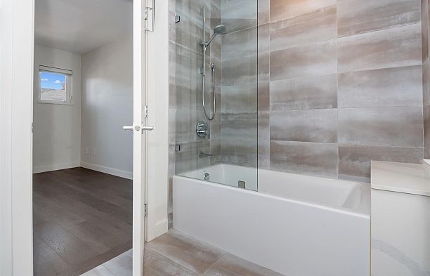 765 W 42nd Avenue Oakridge VW