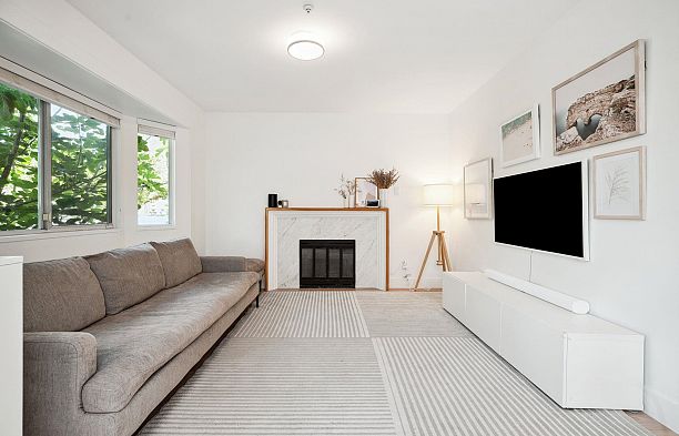 5921 Ontario Street Oakridge VW