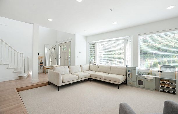 5921 Ontario Street Oakridge VW