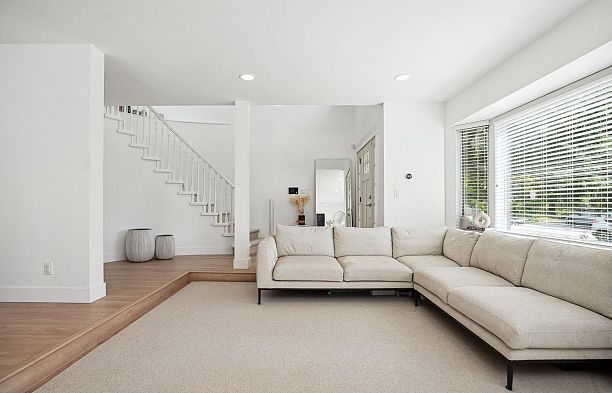 5921 Ontario Street Oakridge VW