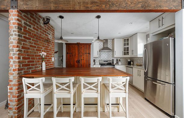 21 1182 W 7th Avenue Fairview VW