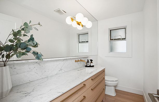 5921 Ontario Street Oakridge VW