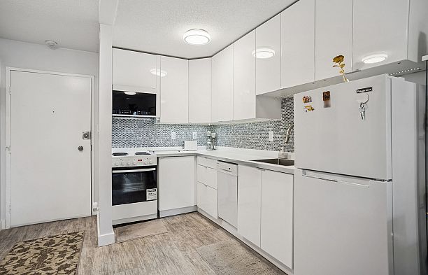 303 1717 W 13th Avenue Fairview VW