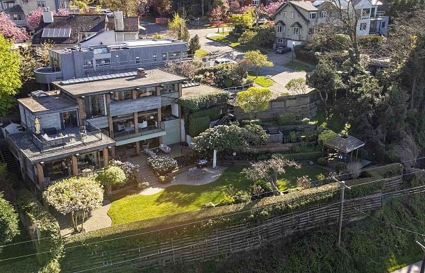 5012 Maple Street Quilchena