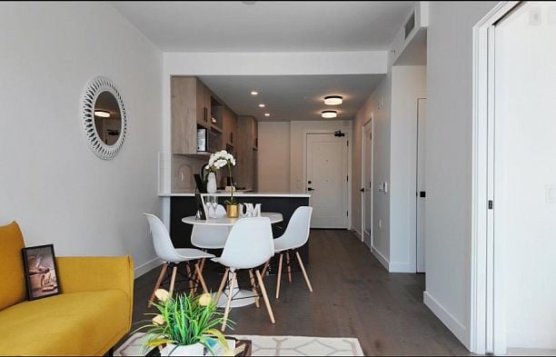 302 6859 Cambie Street South Cambie