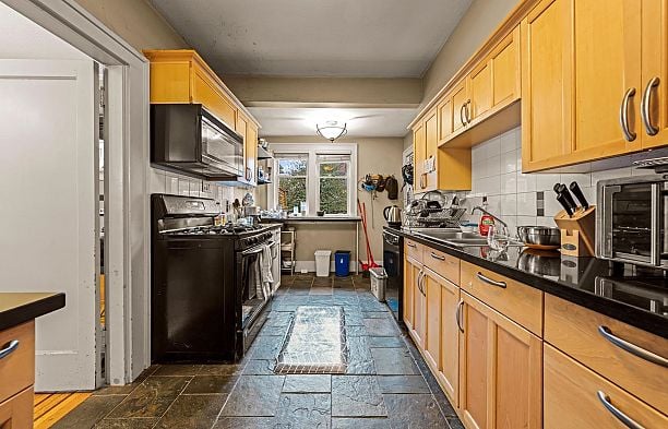 660 W 13th Avenue Fairview VW