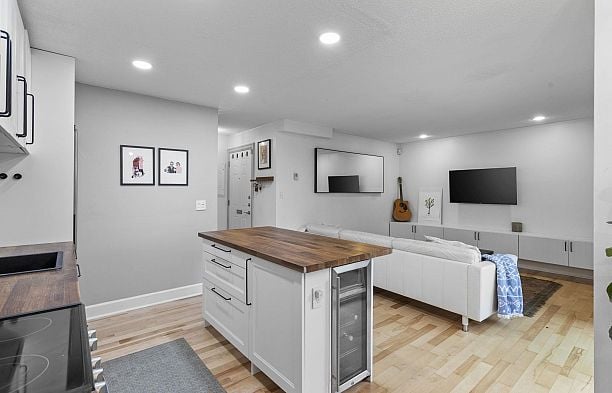 104 1045 W 8th Avenue Fairview VW