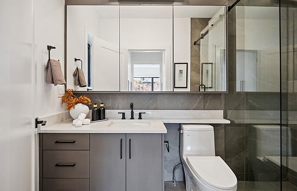 #1 1079 E 14th Avenue Mount Pleasant VE