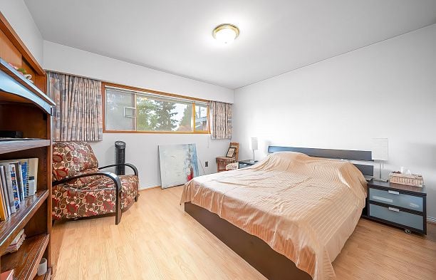 676 W 53rd Avenue South Cambie