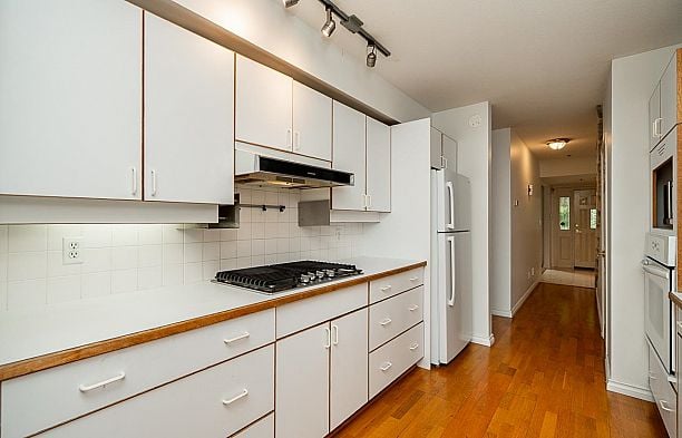 1796 W 14th Avenue Fairview VW